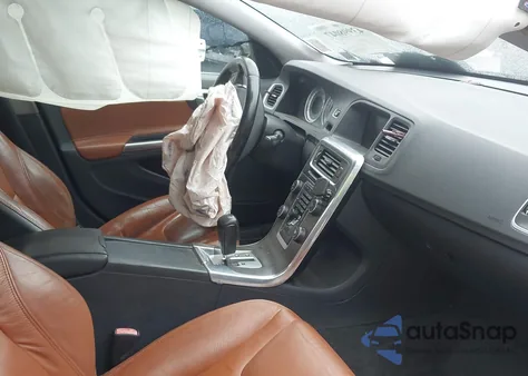 2012 Volvo S60 T5 z USA, uszkodzony, nr VIN YV1622FS1C2088522